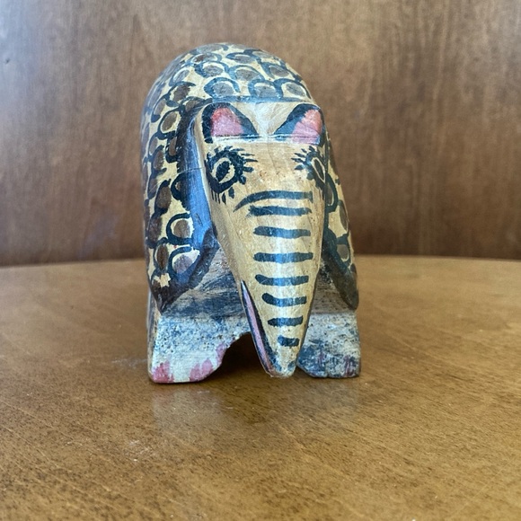 Vintage Hand Carved Wooden Armadillo Figure - Picture 3 of 10